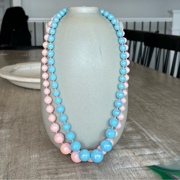 2 Vintage beaded necklaces. Pearlized colors pink blue - Picture 3 of 8